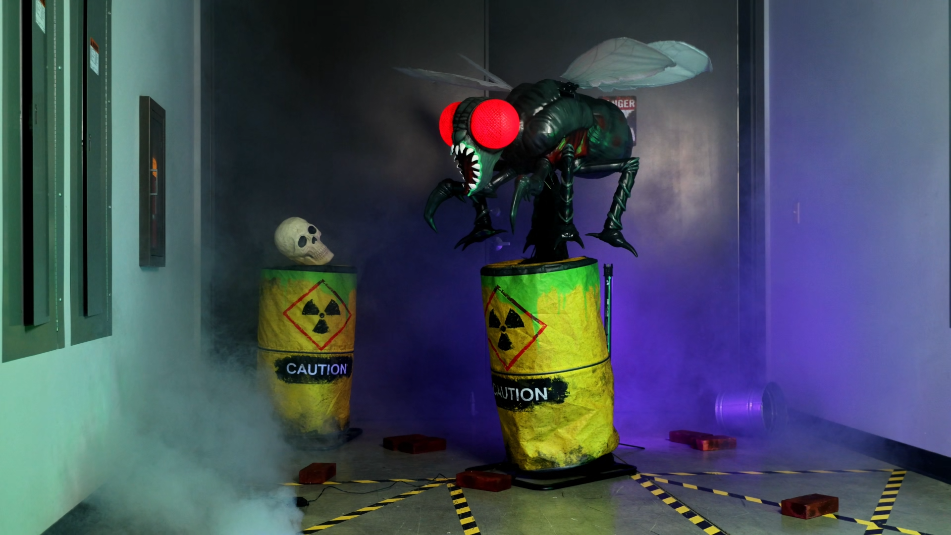 FUN99300_Mungo the Mutant Fly Animatronic Decoration